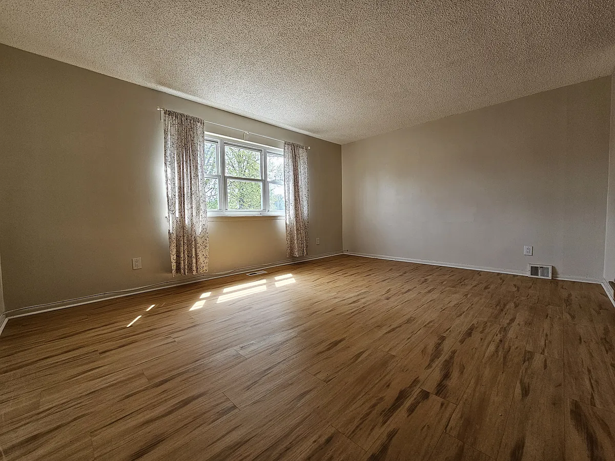 Living Room - 9914 S Canterbury Rd