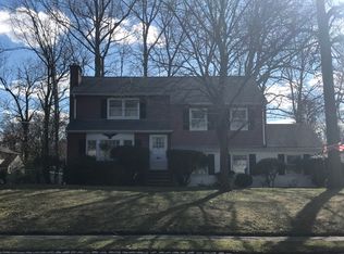 31 Belmont Dr, Livingston, NJ 07039