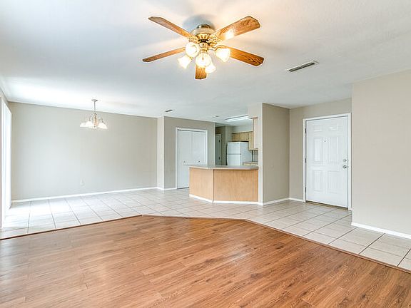 3rd image of 1913 N Caton Dr