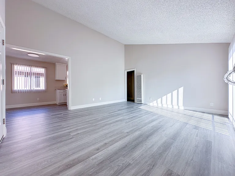 831 S Greenwood Ave #11 — Photo 2