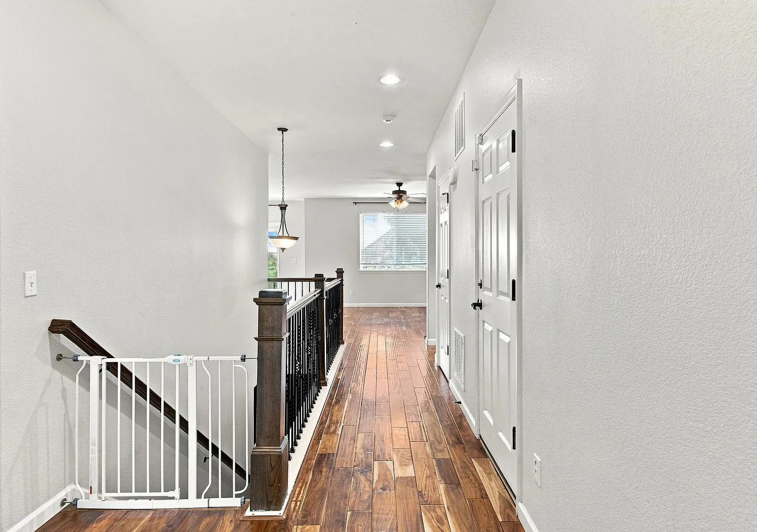 Beautiful 5 Bed 3 Bath Home in Banning Lewis Ranch! — Photo 3