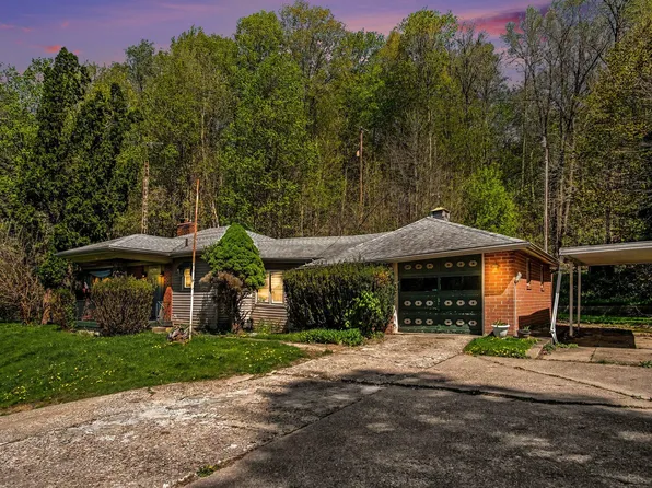 8976 S Division Ave, Byron Center, MI 49315