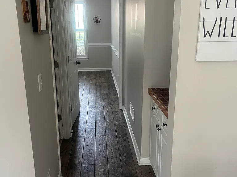 2624 E Madison Dr — Photo 2