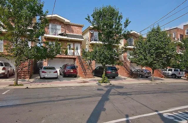 712 23rd St #1 — Photo 22