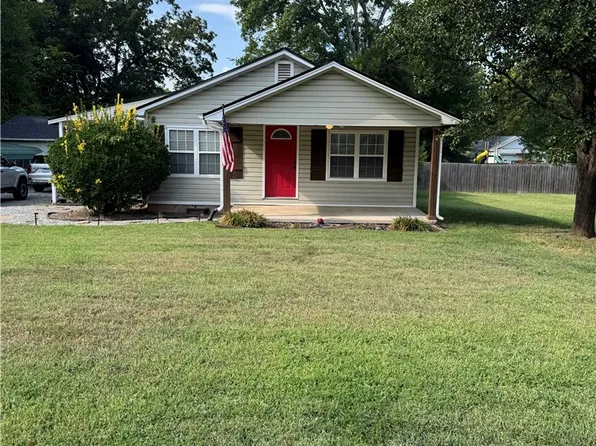 511 E 7th St, Russellville, AR 72801
