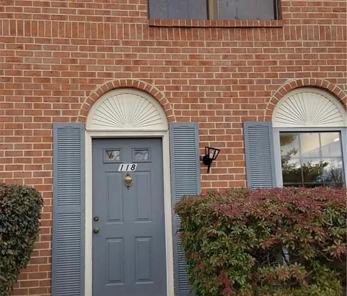 118 Pear Tree Ln — Photo 1
