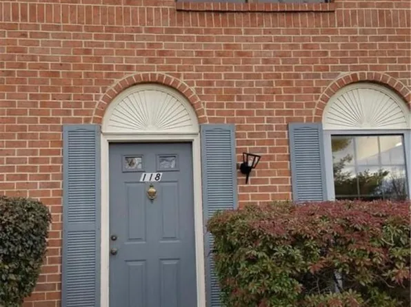 118 Pear Tree Ln, Franklin Park, NJ 08823