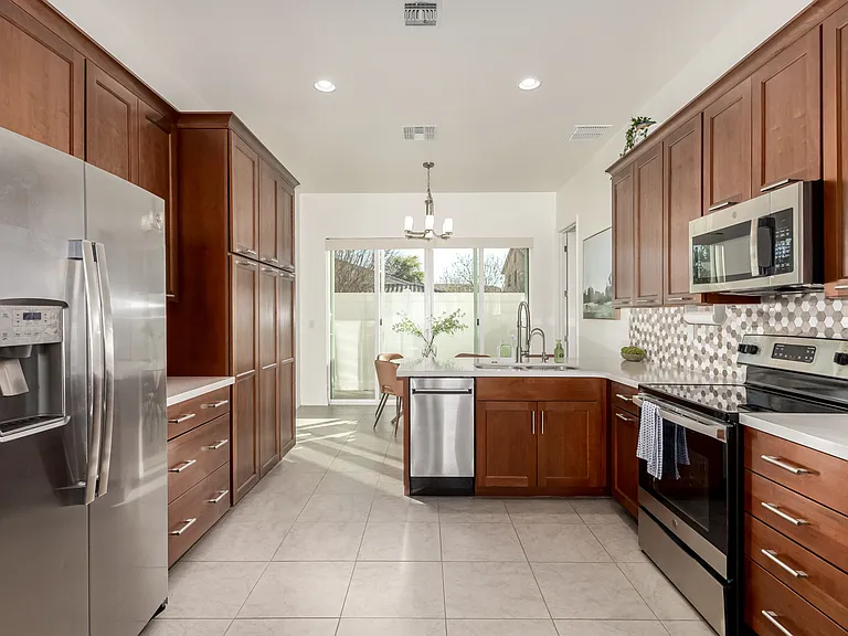 2521 E Jude Ln — Photo 10