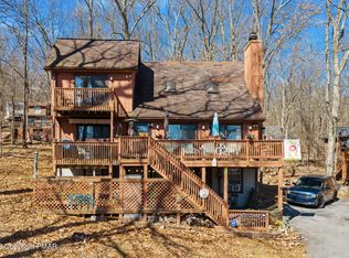 165 Bellingham Dr, Bushkill, PA 18324