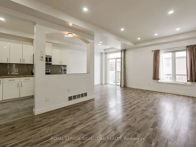 96 Highgate Dr #UPPER LEVEL A — Photo 10