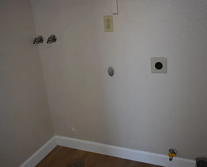 1037 Eisenhower Way — Photo 14