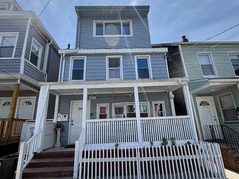 540 Marshall St — Photo 1