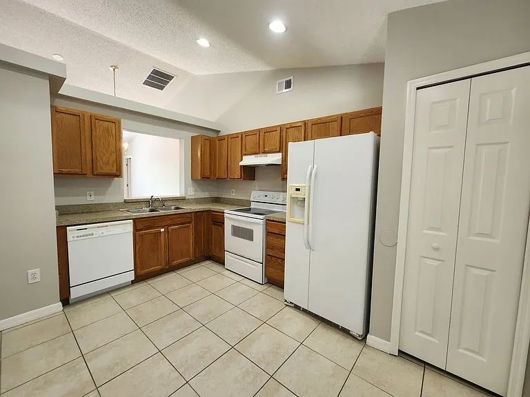 1605 Redfin Dr — Photo 12