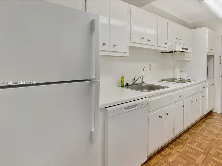 100 Lincoln Rd #607 — Photo 12