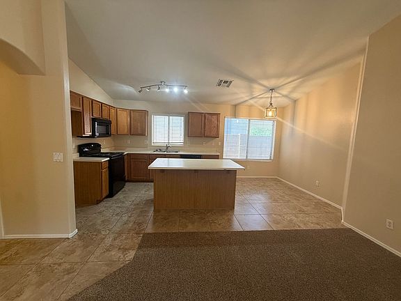 5th image of 3236 E Kerry Ln