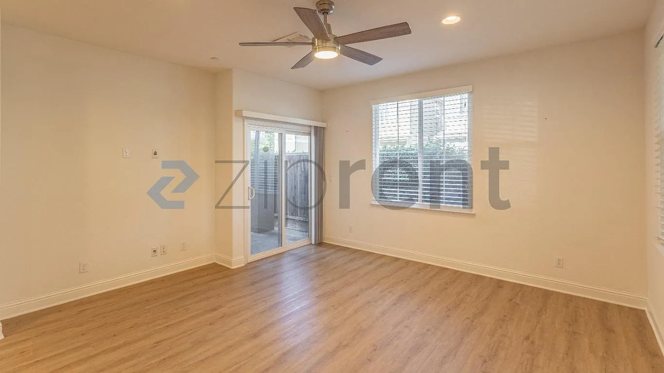 4 bed, 2.5 bath, 1581 sqft, $4,200 — Photo 3