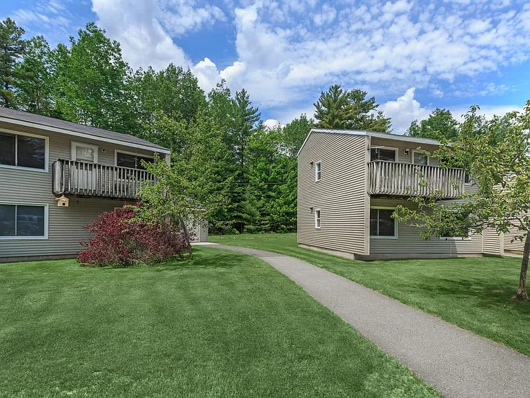 50 Pembroke Dr — Photo 13