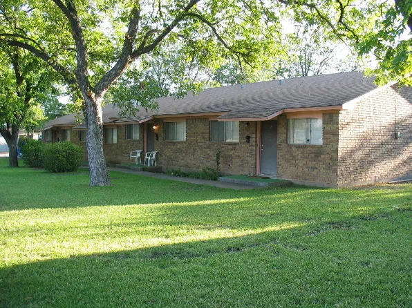 1901 S Pine St #C, Brady, TX 76825