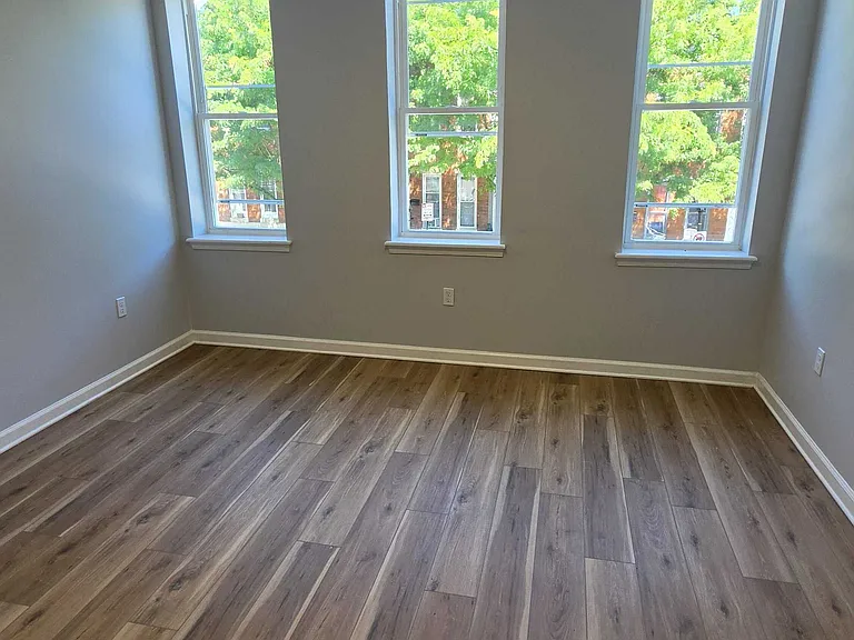 510 N Pulaski St — Photo 6