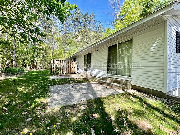 3rd image of 16548 Taft Rd