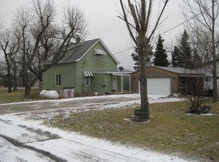 210 3rd Ave W, Makoti, ND 58756