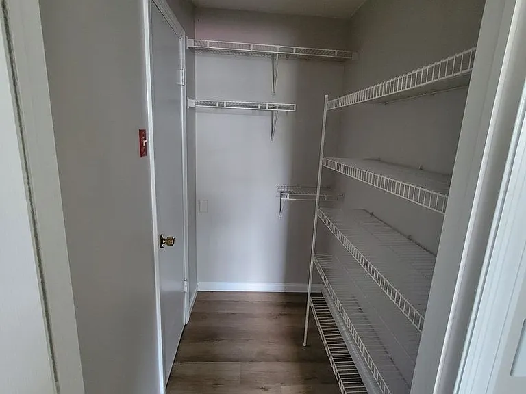Country Gardens Apartments — Photo 37