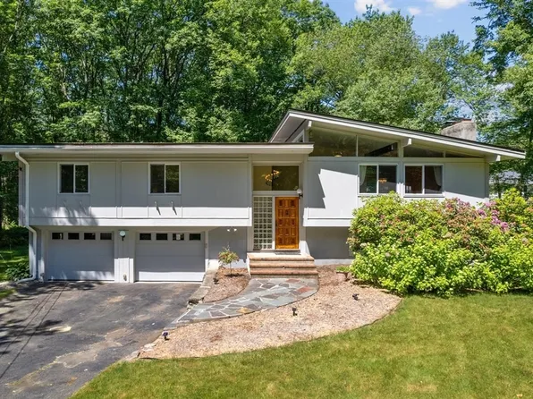 11 Lavelle Ln, Framingham, MA 01701