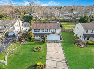 139 Bridle Way, Oakdale, NY 11769