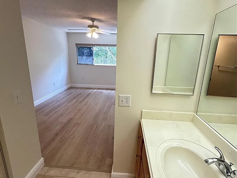 900 SW 142nd Ave #202L — Photo 22