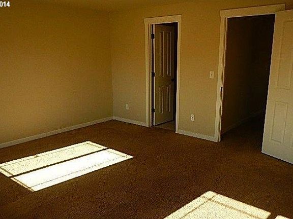 5th image of 2405 NE 114th Ct