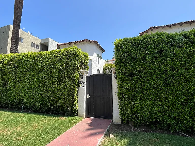 806 Tularosa Dr #11 — Photo 2