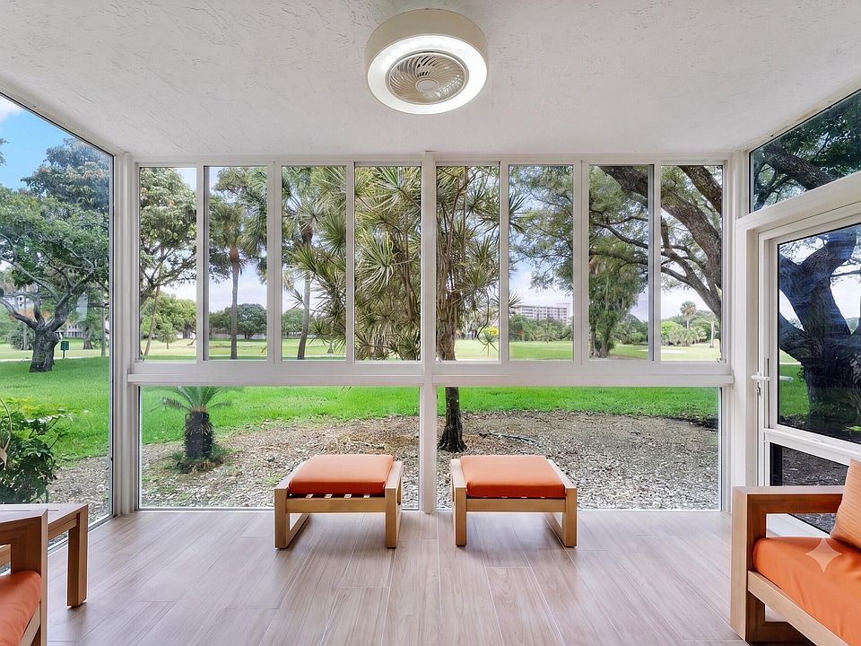 1st image of 3900 Oaks Clubhouse Drive #110