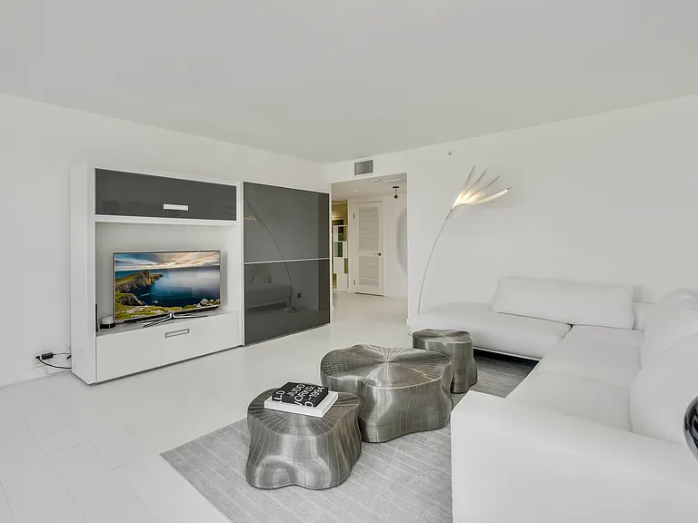 1780 Avenida Del Mundo #1204 — Photo 4