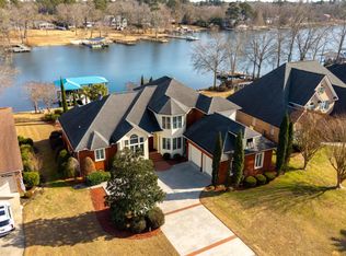 108 Plantation Dr, Manning, SC 29102