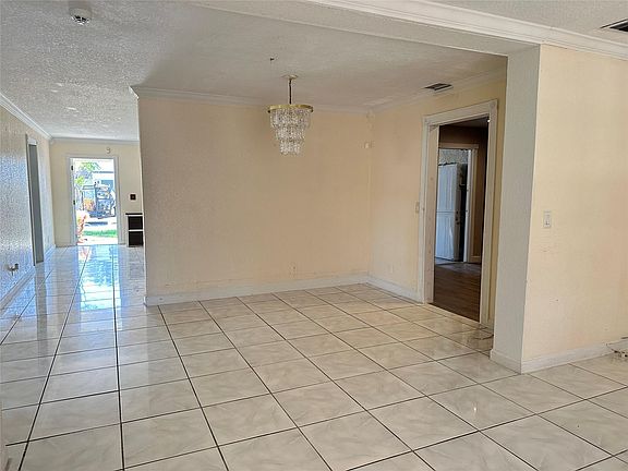 4th image of 1904 SW 82nd Terrace