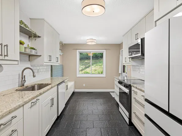 5229 Balmoral Ln, Bloomington, MN 55437