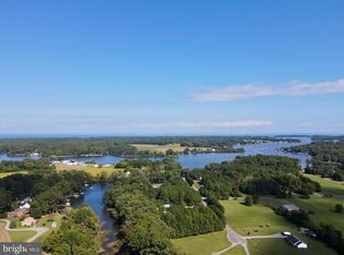 56 Skys Limit Ct, Reedville, VA 22539