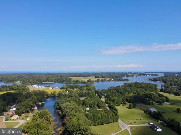 56 Skys Limit Ct, Reedville, VA 22539