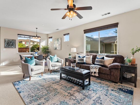 4th image of 681 Del Mar Circle