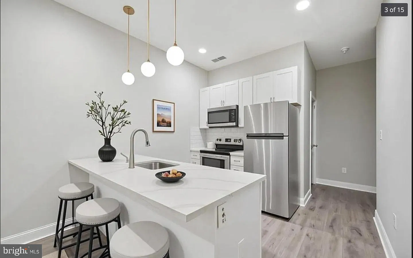 3 bed, 1.0 bath, 800 sqft, $1,500 — Photo 2