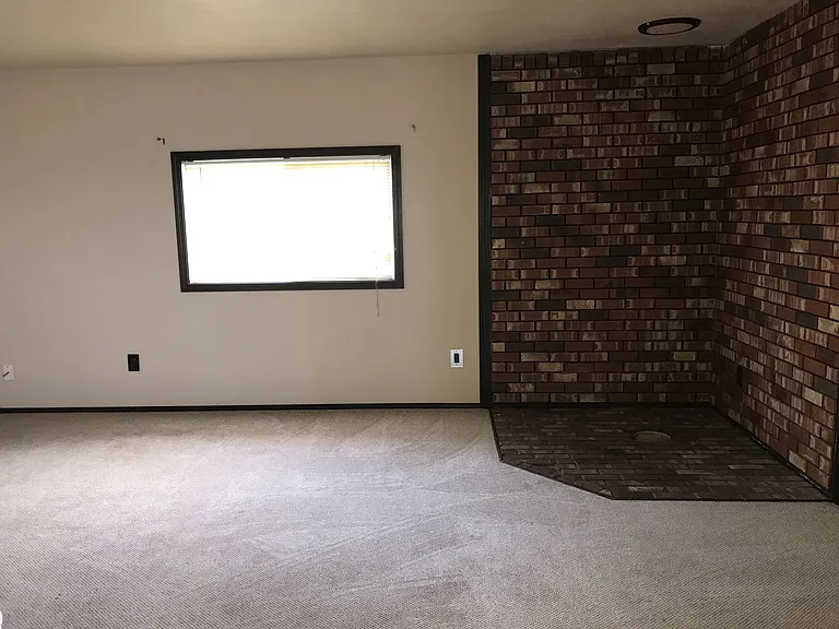 210 W Nelson Rd — Photo 4