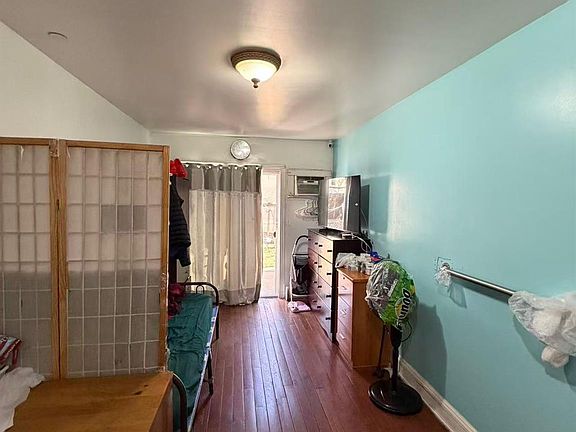 3rd image of 101-18 39th Avenue