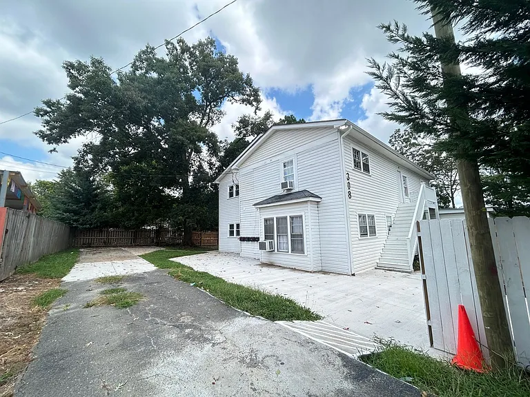 308 W Kivett St — Photo 4