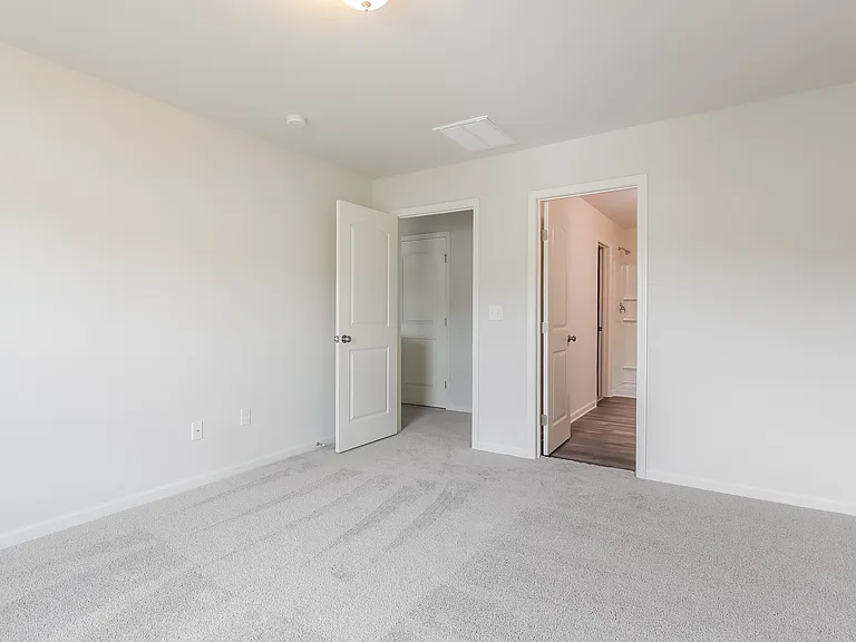 679 Farmstead Trl — Photo 7