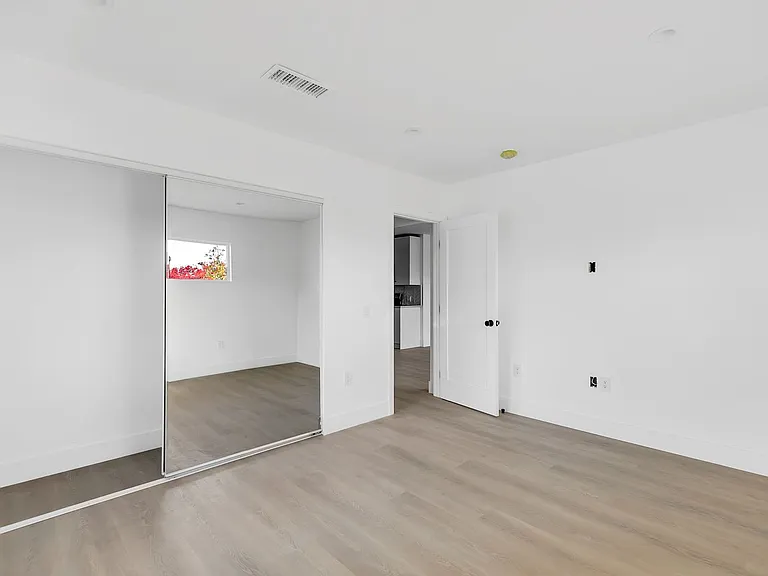 5606 Lexington Ave — Photo 11