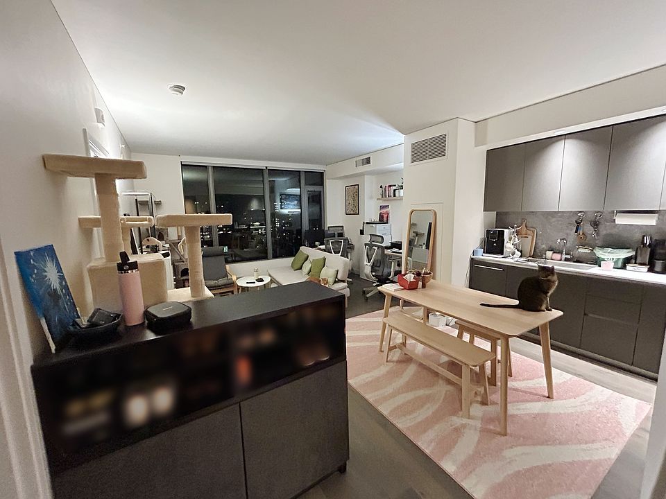 1st image of 2510 6th Ave #2105