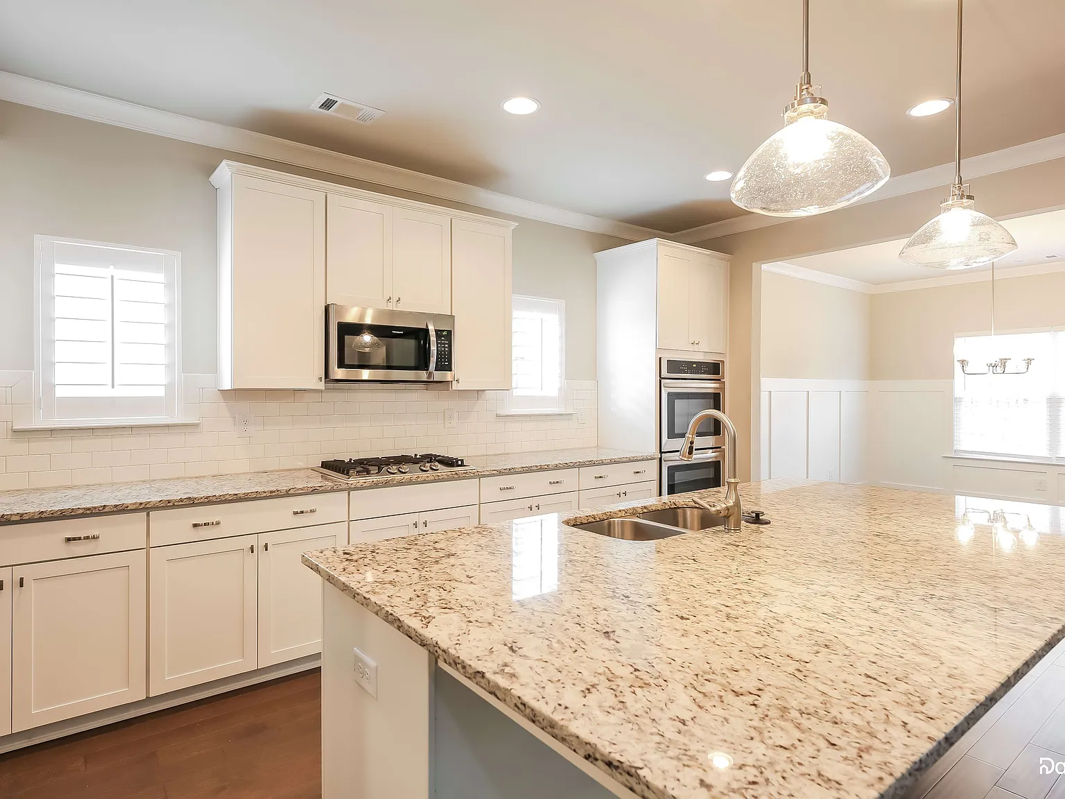 5 bed, 4.0 bath, 2500 sqft, $2,900 — Photo 3