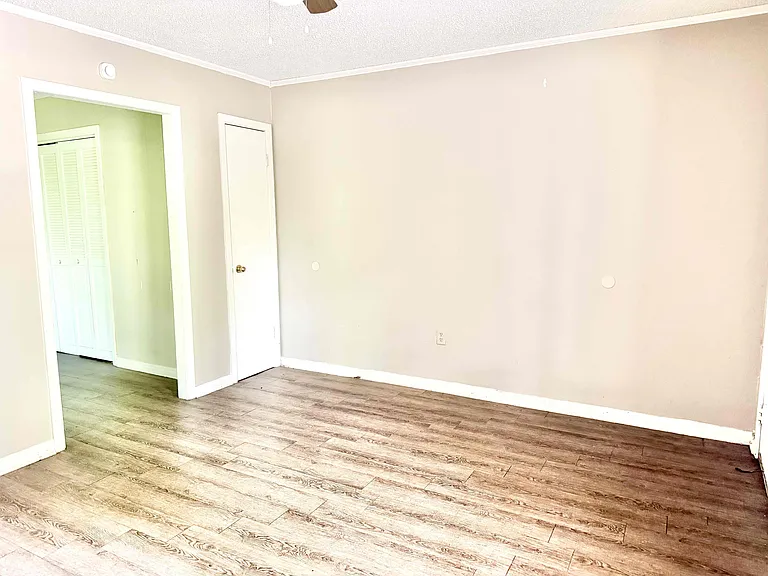 2030 Colorado St — Photo 7