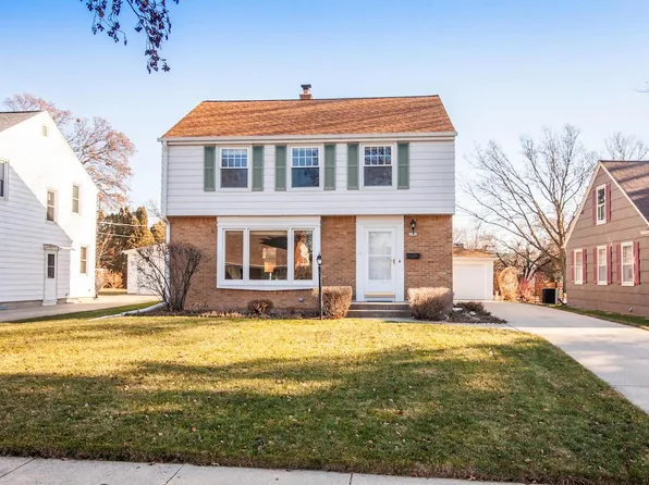 2116 North 89th STREET, Wauwatosa, WI 53226