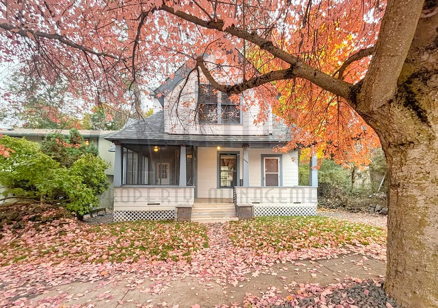 Vintage Craftsman In Prime Location! — Photo 1